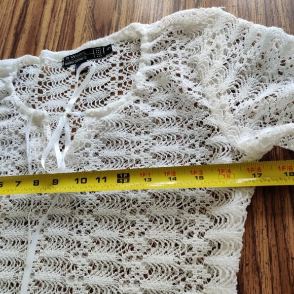 Rampage Crocheted Lace Keyhole Tie Bell Sleeve Blouse EUC sz S - Picture 10 of 14